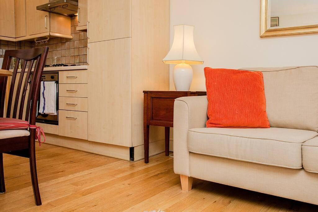 Bright 2 Bedroom Flat In Central Лондон Екстериор снимка